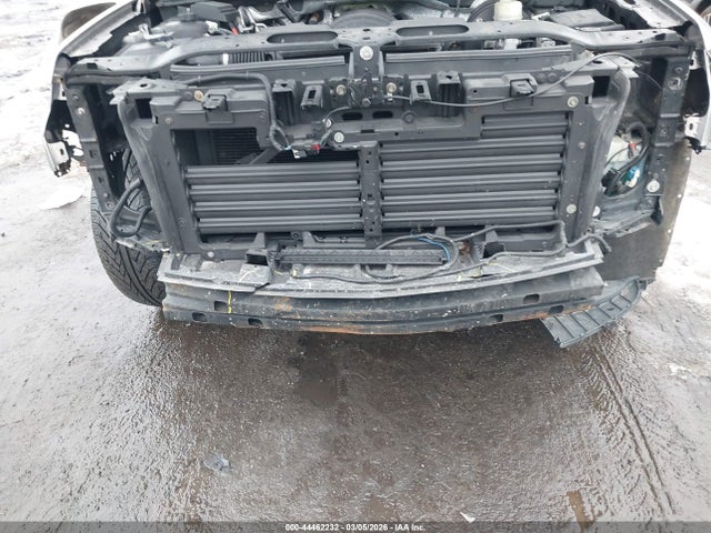1GNSKBKC8JR215071 Chevrolet Tahoe Lt
