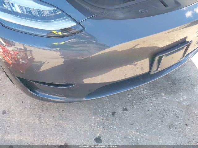44462248 :رقم المزاد ، 7SAYGDEE7NF363949 vin ، 2022 Tesla Model Y Long Range Dual Motor All-wheel Drive مزاد بيع