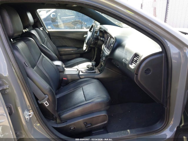 2C3CDXBG1KH571925 Dodge Charger Sxt Rwd