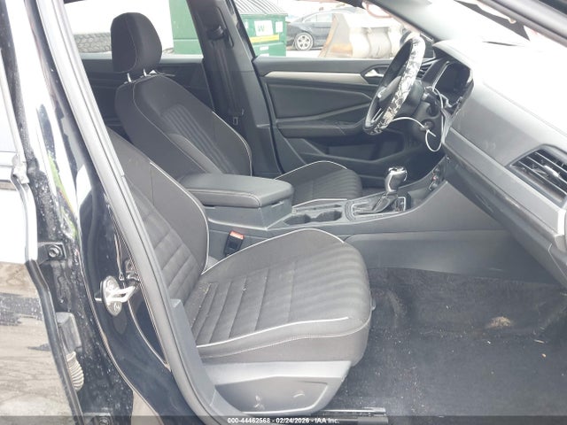 2023 VOLKSWAGEN JETTA 3VWBM7BU8PM060554 Photo 4