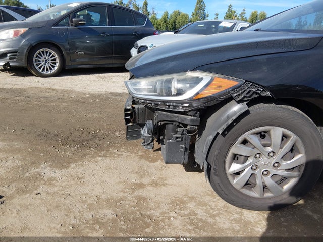 KMHD74LFXJU597619 Hyundai ELANTRA SE