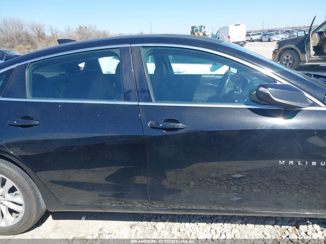 1G1ZE5ST4HF107020 Chevrolet MALIBU 1LT