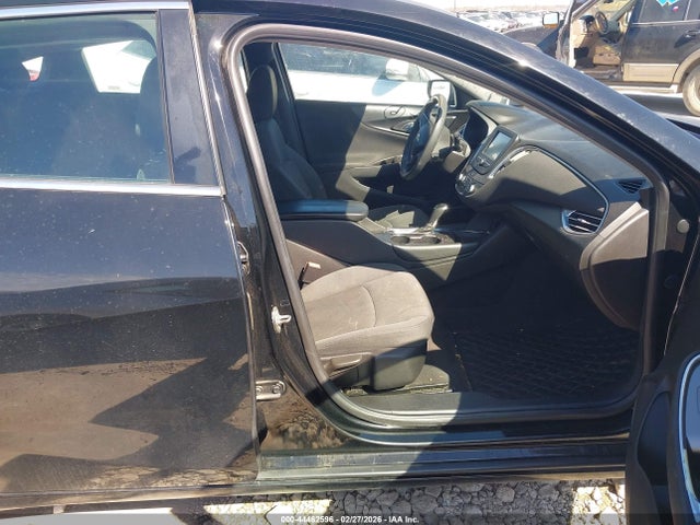1G1ZE5ST4HF107020 Chevrolet MALIBU 1LT