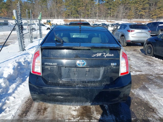 Toyota Prius Two 2015 JTDKN3DU6F0411355 Image 17