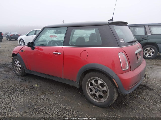 2005 MINI COOPER WMWRC33525TJ72640 Photo 2