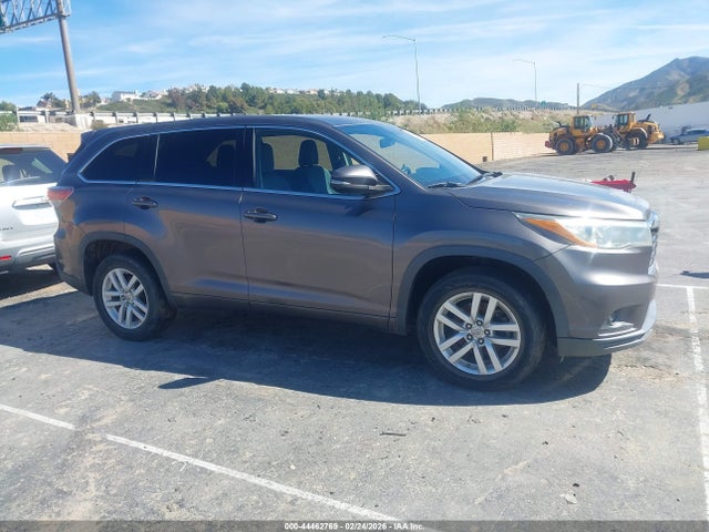 5TDZKRFH0FS065519 Toyota Highlander Le V6