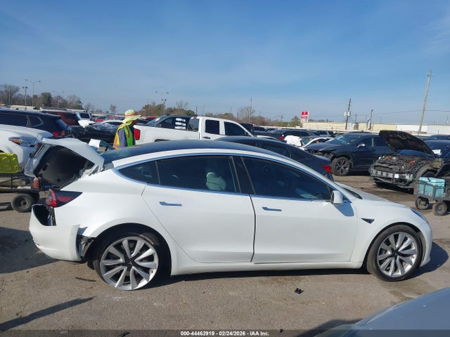 44462919 :رقم المزاد ، 5YJ3E1EB6KF513613 vin ، 2019 Tesla Model 3 Long Range/performance مزاد بيع