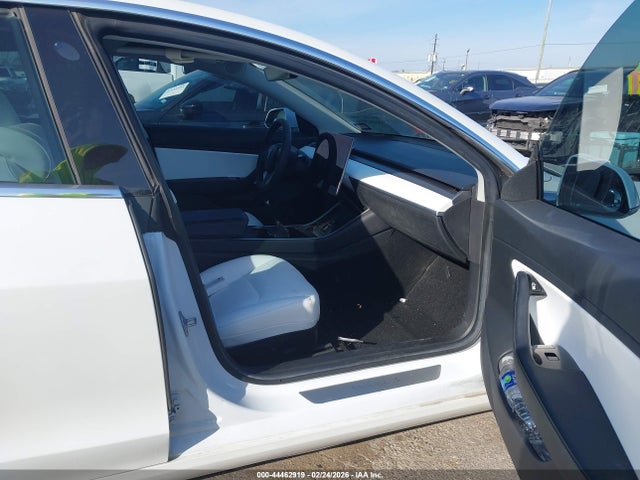 2019 TESLA MODEL 3 5YJ3E1EB6KF513613 Photo 4