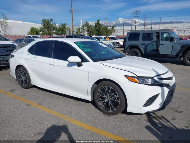 4T1B11HK2JU045996 Toyota CAMRY SE
