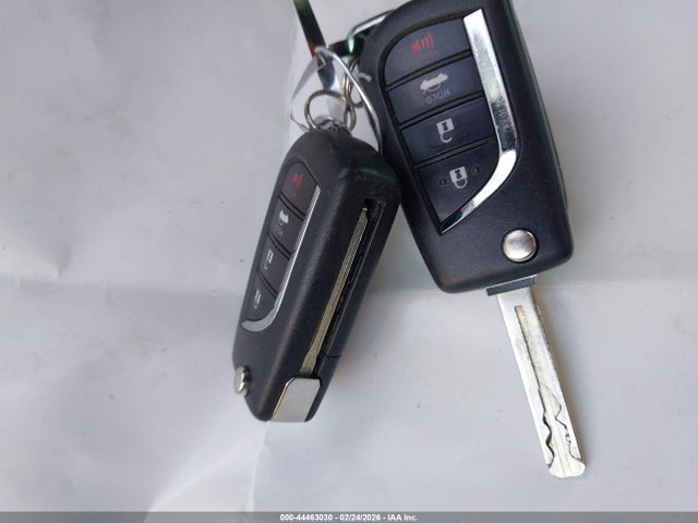 4T1B11HK2JU045996 Toyota CAMRY SE
