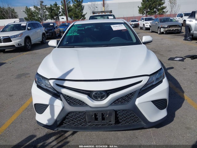 4T1B11HK2JU045996 Toyota CAMRY SE