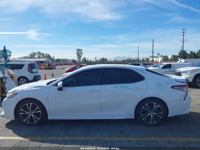 4T1B11HK2JU045996 Toyota CAMRY SE