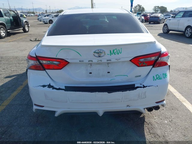 4T1B11HK2JU045996 Toyota CAMRY SE