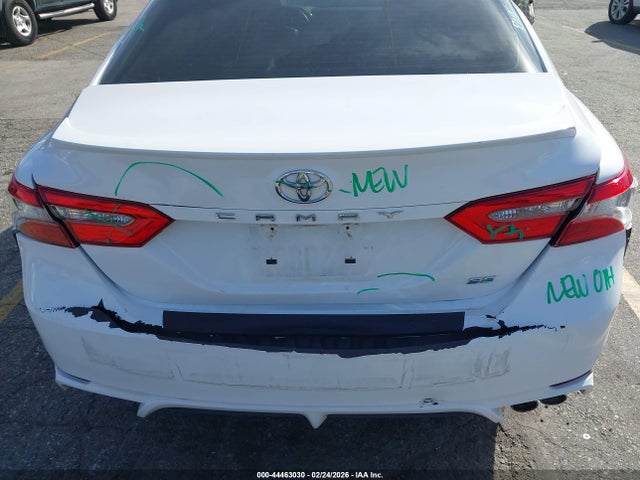 4T1B11HK2JU045996 Toyota CAMRY SE