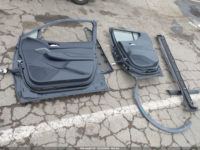 NMTKHMBX2JR013333 Toyota C-hr Xle Premium