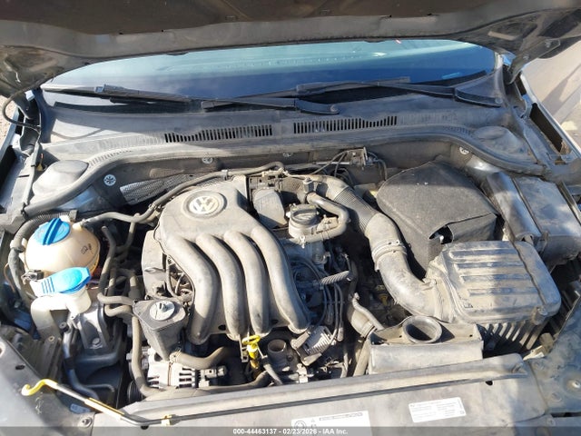 2015 Volkswagen Jetta 2.0l S მანქანა იყიდება აუქციონზე, vin: 3VW2K7AJXFM282136, აუქციონის ნომერი: 44463137