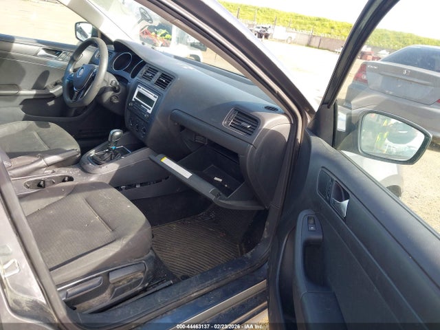 2015 Volkswagen Jetta 2.0l S მანქანა იყიდება აუქციონზე, vin: 3VW2K7AJXFM282136, აუქციონის ნომერი: 44463137