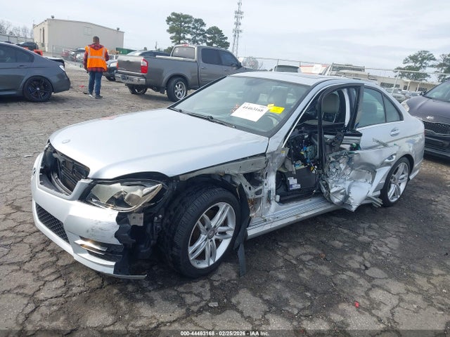2013 MERCEDES-BENZ C 250 WDDGF4HB6DR246391 Photo 1