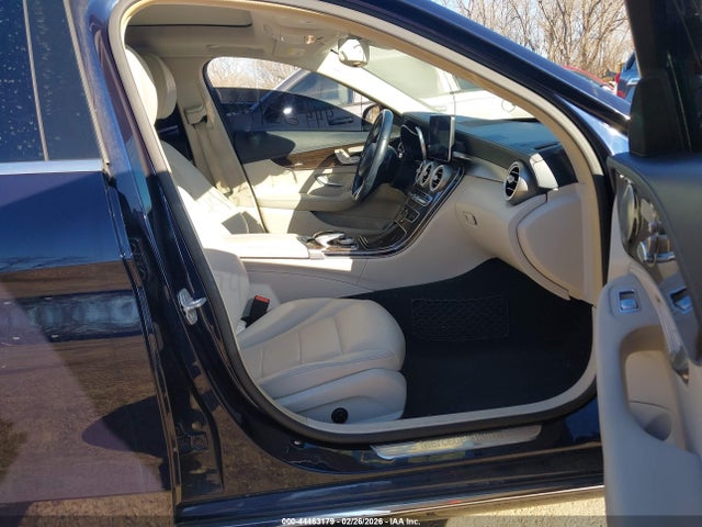 Продажа на аукционе авто 2015 Mercedes-benz C 300 Luxury 4matic, vin: 55SWF4KB8FU015031, номер лота: 44463179