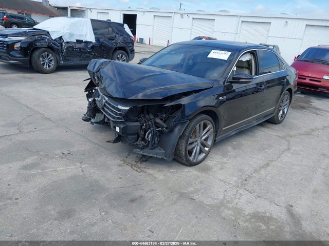 2017 VOLKSWAGEN PASSAT 1VWDT7A3XHC064791 Photo 1