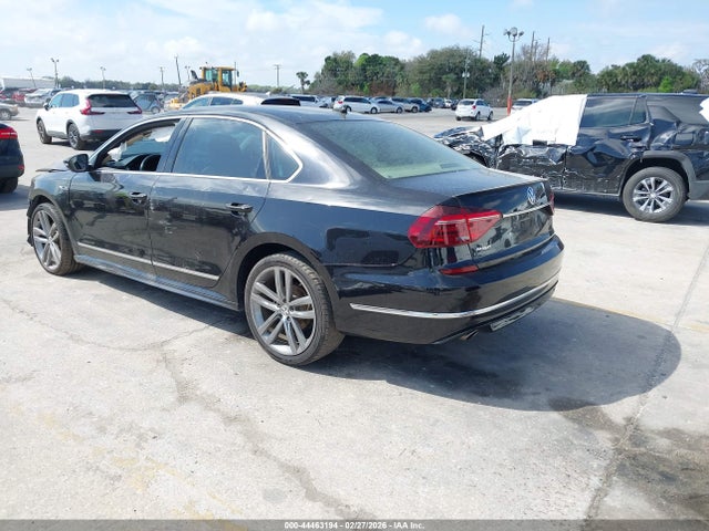 2017 VOLKSWAGEN PASSAT 1VWDT7A3XHC064791 Photo 2