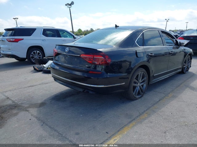 2017 VOLKSWAGEN PASSAT 1VWDT7A3XHC064791 Photo 3