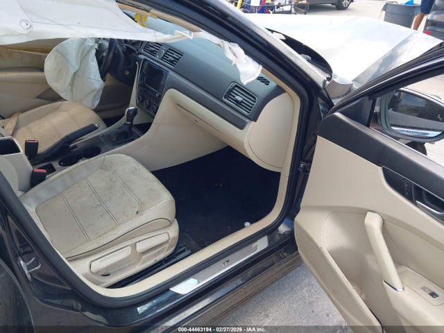 2017 VOLKSWAGEN PASSAT 1VWDT7A3XHC064791 Photo 4