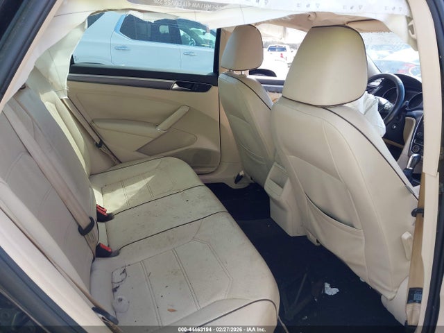 2017 VOLKSWAGEN PASSAT 1VWDT7A3XHC064791 Photo 7