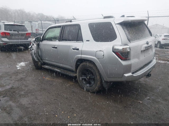 2019 TOYOTA 4RUNNER JTEBU5JR0K5626396 Photo 2