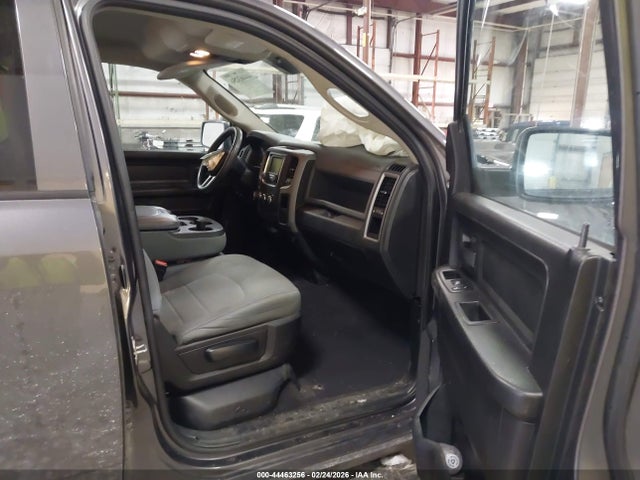 Продаж на аукціоні авто 2018 Ram 1500 Express  4x4 6'4 Box, vin: 1C6RR7FG3JS320615, номер лоту: 44463256