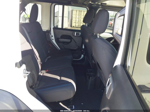 1C4HJXDG8MW542093 Jeep Wrangler Unlimited Islander 4x4
