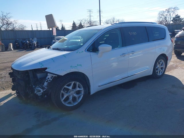44463530 :رقم المزاد ، 2C4RC1EG9JR156751 vin ، 2018 Chrysler Pacifica Touring-l Plus مزاد بيع