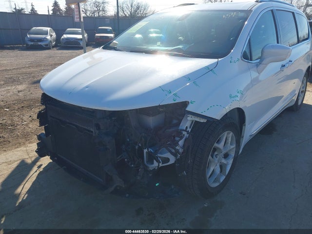44463530 :رقم المزاد ، 2C4RC1EG9JR156751 vin ، 2018 Chrysler Pacifica Touring-l Plus مزاد بيع