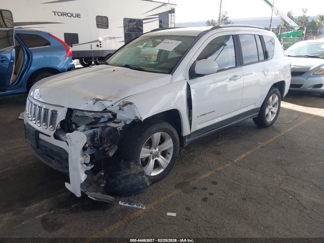 Jeep Compass Latitude 2016 1C4NJDEB2GD626785 Image 2