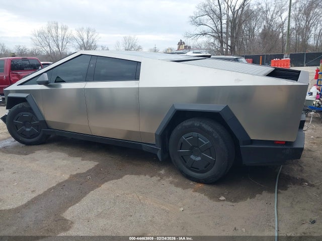 2025 TESLA CYBERTRUCK 7G2CEHED6SA070884 Photo 2
