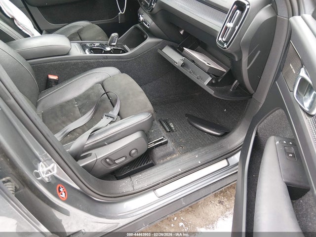 2019 VOLVO XC40 YV4162XZ9K2003874 Photo 4