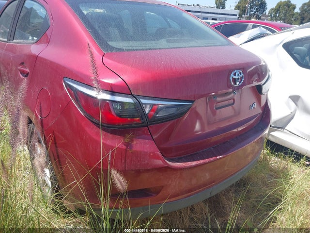 3MYDLBYV9JY317708 Toyota YARIS IA