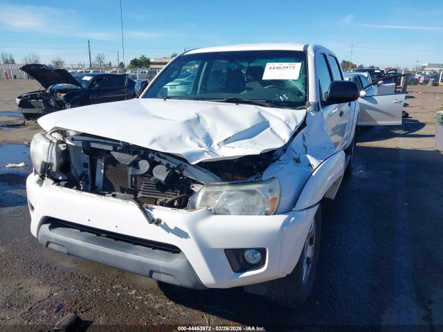 Toyota Tacoma Base V6 2015 3TMLU4EN4FM197760 Image 2