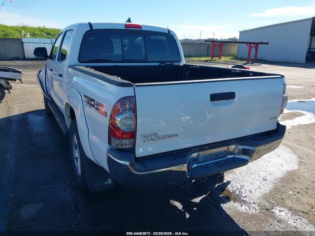 Toyota Tacoma Base V6 2015 3TMLU4EN4FM197760 Image 3