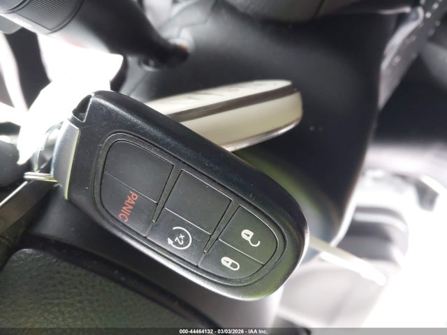 44464132 :رقم المزاد ، 1C4PJLDB8FW643064 vin ، 2015 Jeep Cherokee Limited مزاد بيع