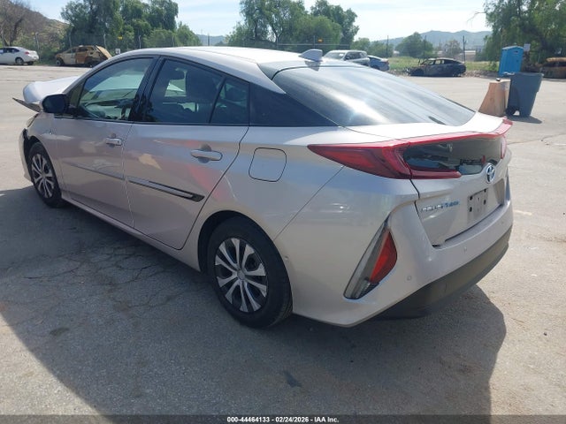 2020 TOYOTA PRIUS PRIME JTDKARFP5L3145777 Photo 2