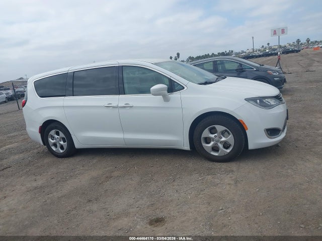 2C4RC1H78JR332958 Chrysler Pacifica Hybrid Touring Plus