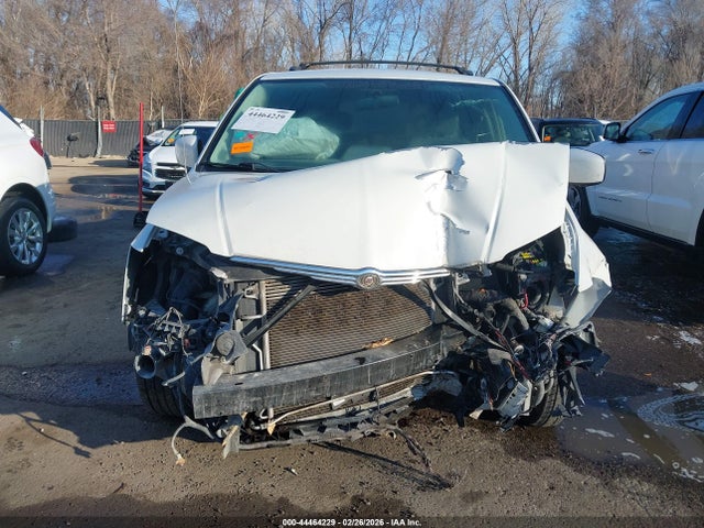 2010 Chrysler Town & Country Touring მანქანა იყიდება აუქციონზე, vin: 2A4RR5D12AR198739, აუქციონის ნომერი: 44464229