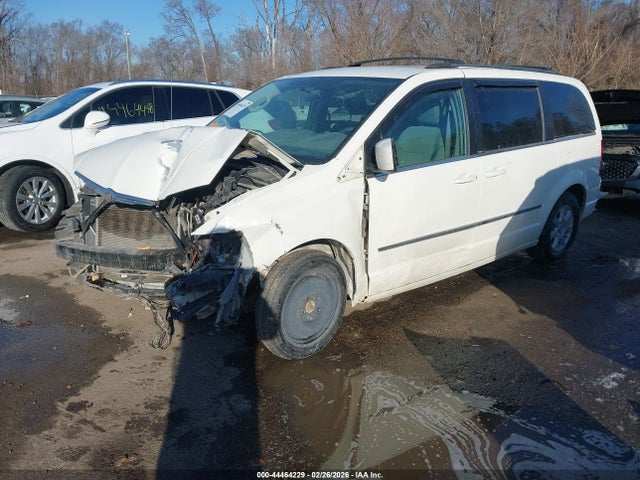 2010 Chrysler Town & Country Touring მანქანა იყიდება აუქციონზე, vin: 2A4RR5D12AR198739, აუქციონის ნომერი: 44464229