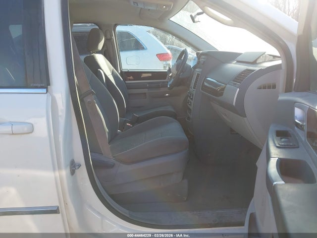 2010 Chrysler Town & Country Touring მანქანა იყიდება აუქციონზე, vin: 2A4RR5D12AR198739, აუქციონის ნომერი: 44464229