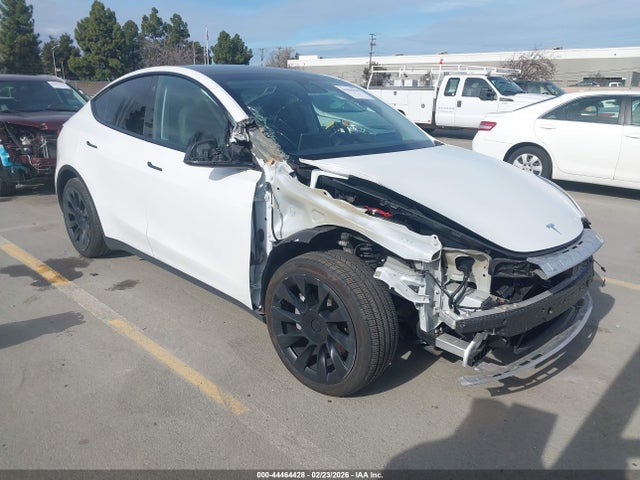 2021 TESLA MODEL Y 5YJYGAEE3MF180302 Photo 0