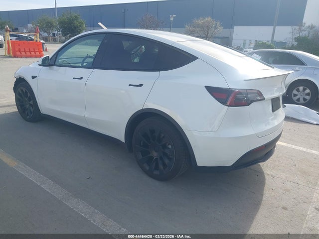 2021 TESLA MODEL Y 5YJYGAEE3MF180302 Photo 2