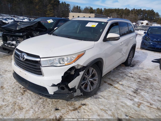 Toyota Highlander Xle V6 2015 5TDJKRFH5FS088324 Image 2