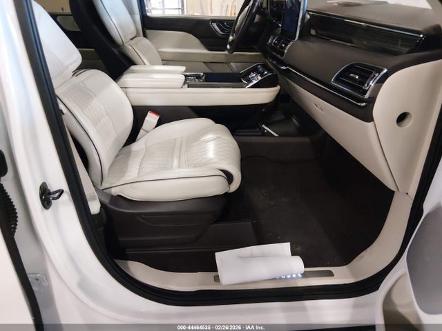 2021 LINCOLN NAVIGATOR 5LMJJ2TT8MEL01104 Photo 4