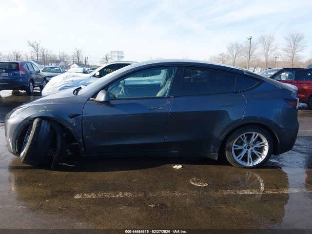 2023 Tesla Model Y Awd/long Range Dual Motor All-wheel Drive მანქანა იყიდება აუქციონზე, vin: 7SAYGAEE5PF672370, აუქციონის ნომერი: 44464615